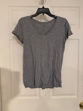 GAP Heather Gray V-Neck Short Sleeve Tee